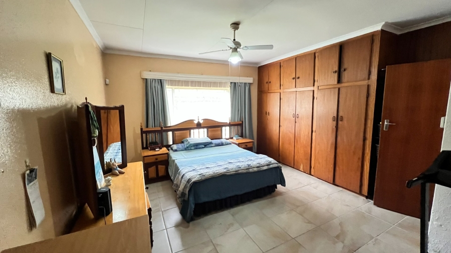 4 Bedroom Property for Sale in Langenhovenpark Free State